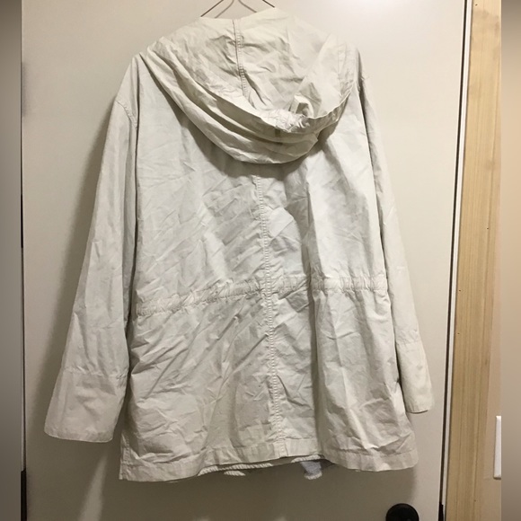 Beautiful DKNY Lined Jacket in Medium - Picture 2 of 5